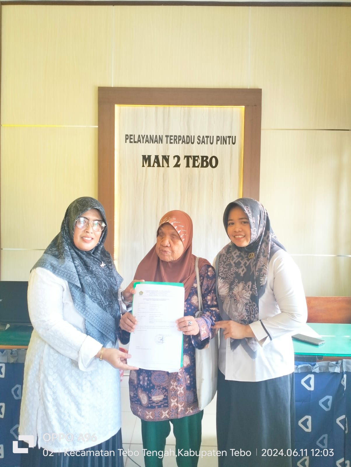 MAN 2 Tebo Terima Kunjungan Dr Hj Murtini , S.H., M.M., M.H  Tuna Netra Dalam Rekor Muri Perjalanan Indonesia