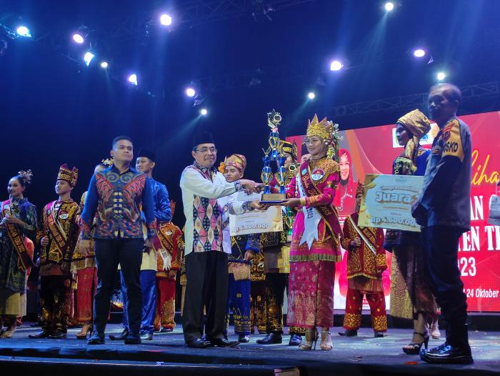 Malam Final Pemilihan Bujang Gadis Tebo Malam Final Pemilihan Bujang Gadis Tebo