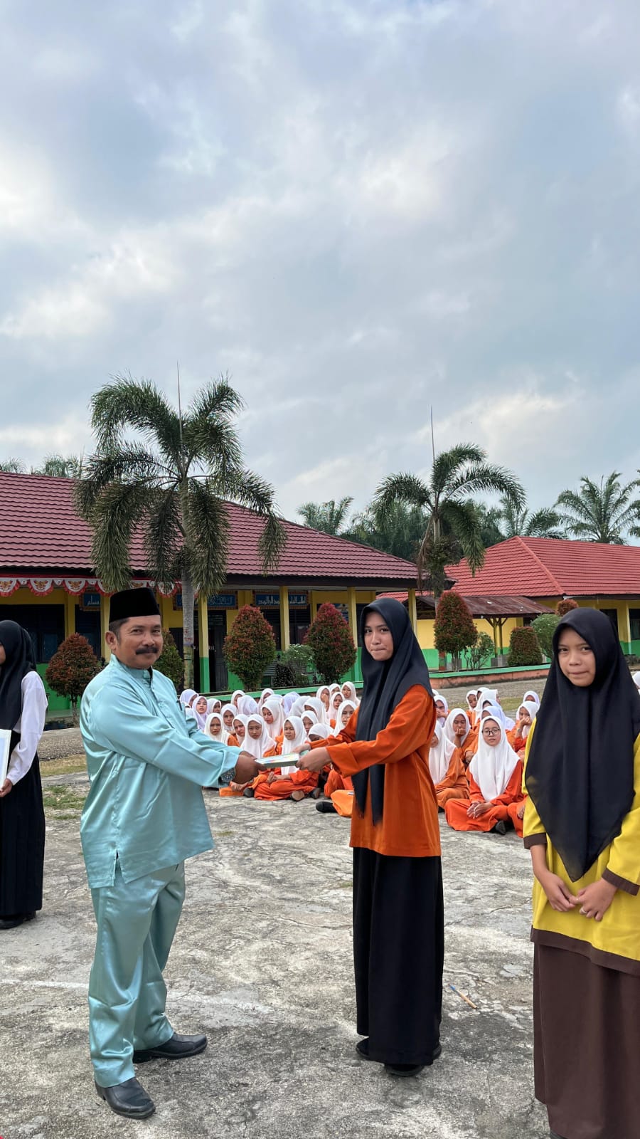 LOMBA PEMBUATAN VIEO PENDEK  : SISWA MATSAMA MAN 2 TEBO KREATIF