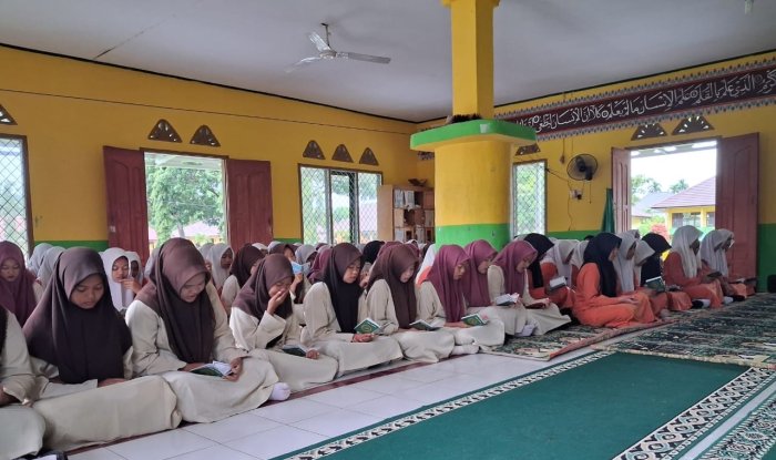 Rutin Jumat Pagi, MAN 2 Tebo : Pembiasaan Amaliyah,  Pembinaan Akhlaq.