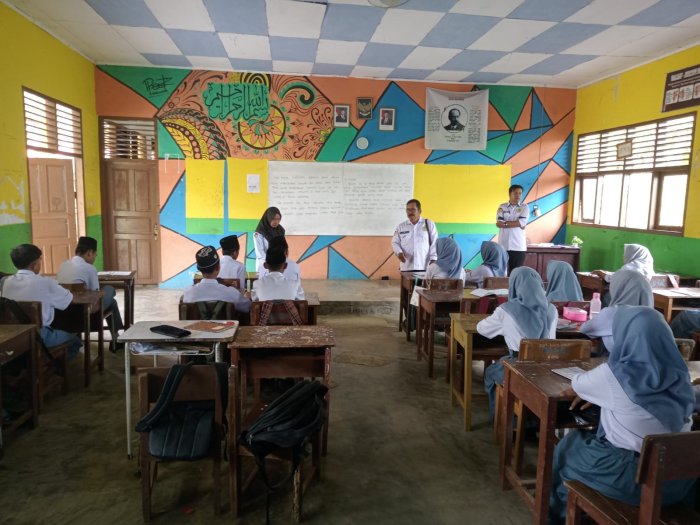 MAN 2 Tebo Gelar Razia Mendadak Usai Upacara MAN 2 Tebo Gelar Razia Mendadak Usai Upacara