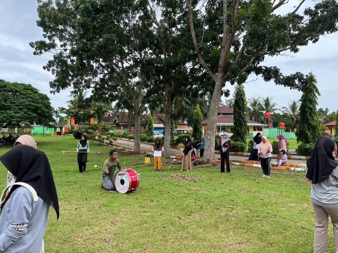 DRUM BAND LATANZA GITA BAHANA MAN 2 TEBO GIAT LATIHAN DRUM BAND LATANZA GITA BAHANA MAN 2 TEBO GIAT LATIHAN