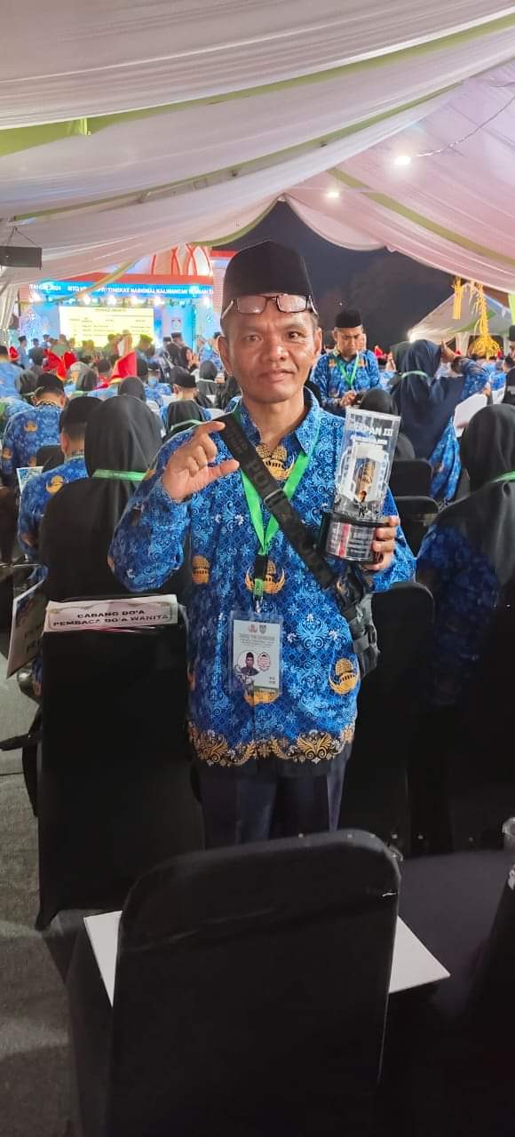 MEWAKILI KORPRI PROPINSI JAMBI, GURU MAN 2 TEBO MENGIKUTI MTQ KORPRI TINGKAT NASIONAL CABANG KALIGRAFI DEKORASI PUTRA