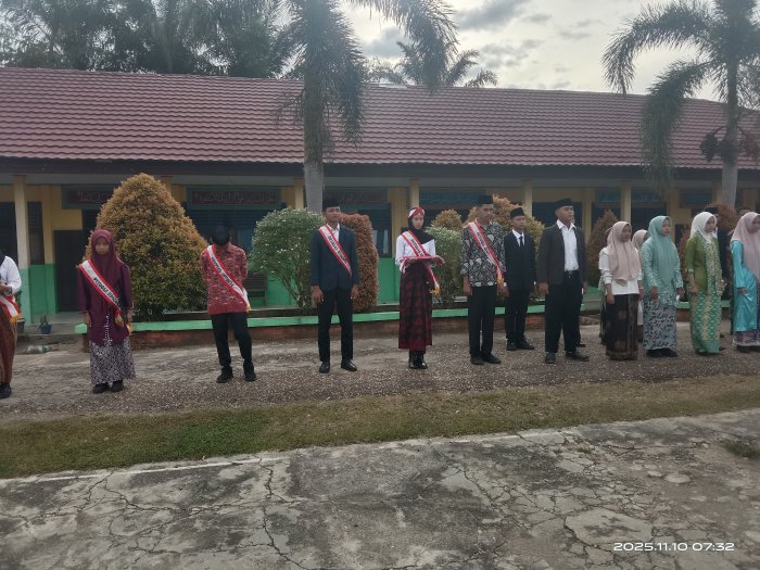 Siswa MAN 2 Tebo Kenakan Kostum Pahlawan di Hari Pahlawan