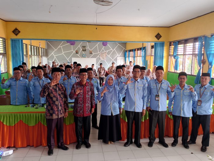 MAN 2 Tebo Jadi Tuan Rumah Forum Komunikasi Kepala Madrasah (FKKM), Kakankemenag Tekankan Disiplin ASN MAN 2 Tebo Jadi Tuan Rumah Forum Komunikasi Kepala Madrasah (FKKM), Kakankemenag Tekankan Disiplin ASN
