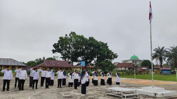 Apel Penghormatan Bendera MAN 2 Tebo Sebagai wujud Kecintaan Kepada Tanah Air