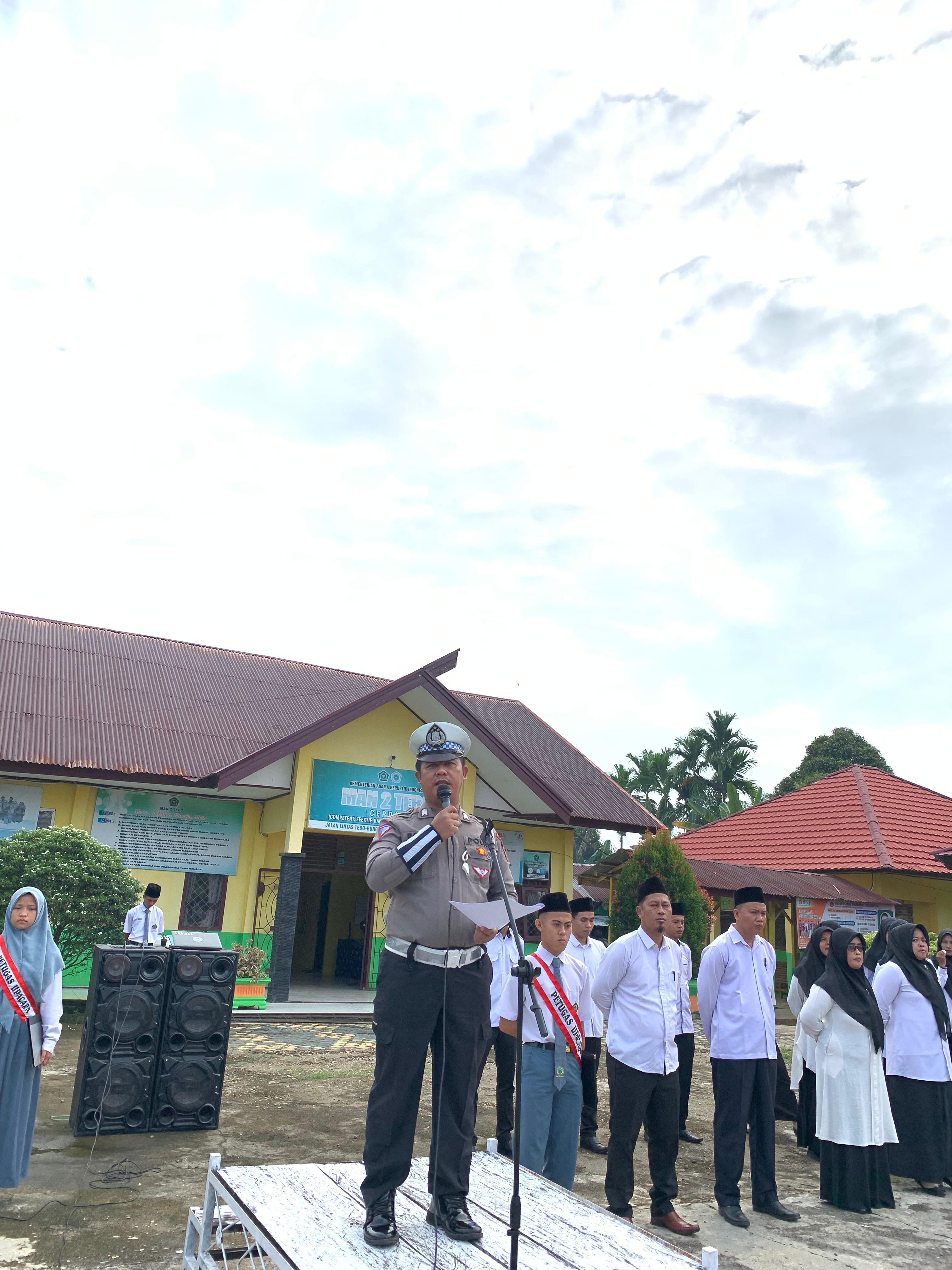 Police Goes To School, Sat Lantas Polres Tebo Sosialisasikan Tertib Berlalu Lintas di MAN 2 Tebo