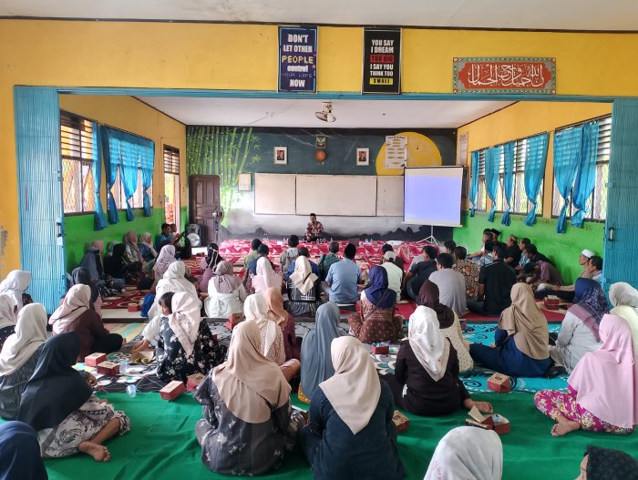 Wakil  Kepala Bidang Kesiswaan  MAN 2 Tebo, Sosialisasikan Tata Tertib Murid kepada Wali Murid.