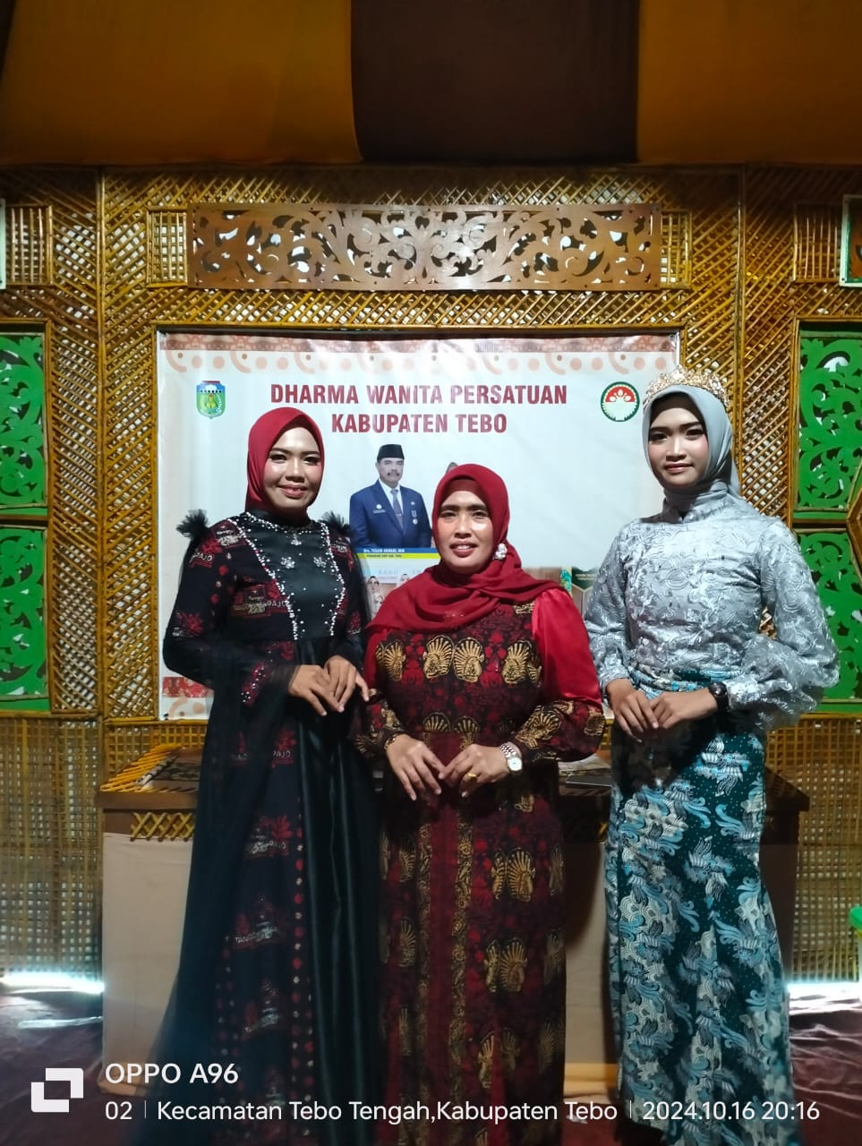 MAN 2 TEBO TAMPIL PADA PARADE BATIK TEBO DAN LOUNCHING MOTIF BATIK TEBO TERBARU MAN 2 TEBO TAMPIL PADA PARADE BATIK TEBO DAN LOUNCHING MOTIF BATIK TEBO TERBARU