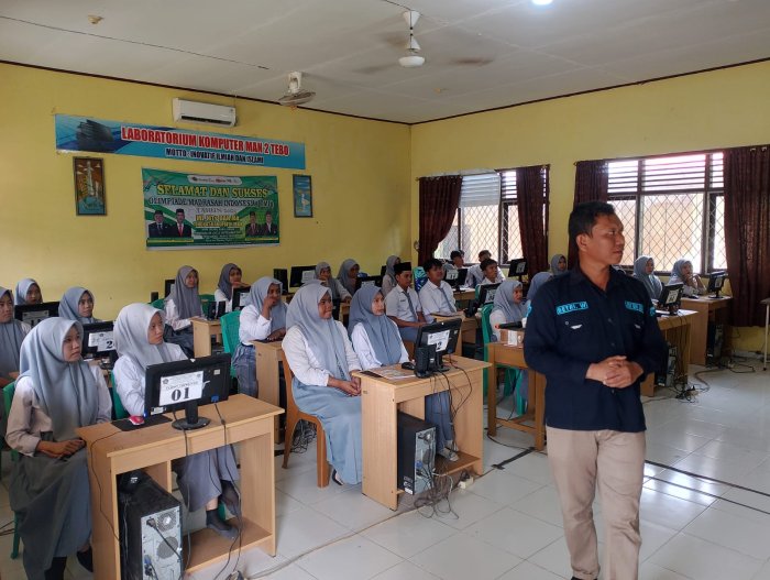 UIN STS Jambi Gelar Sosialisasi Perguruan Tinggi untuk siswa kelas XII MAN 2 Tebo