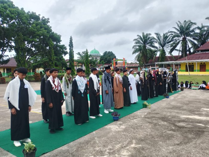 Fashion Show ala Timur Tengah : Spektakuler, Gebyar Lomba Islami Hari ke -2 MAN 2 Tebo.
