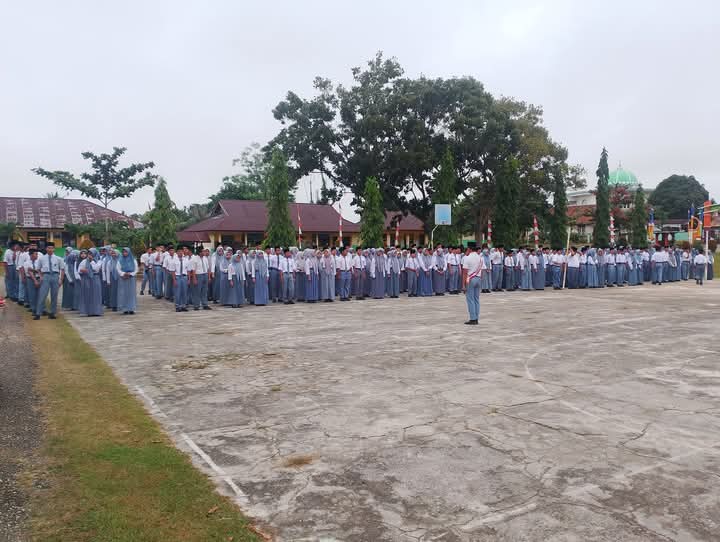 UPACARA HARI SENIN MAN 2 TEBO : WAKA KESISWAAN : INGATKAN SISWA AKAN PENTINGNYA â€˜BUDAYAâ€™ DISIPLIN