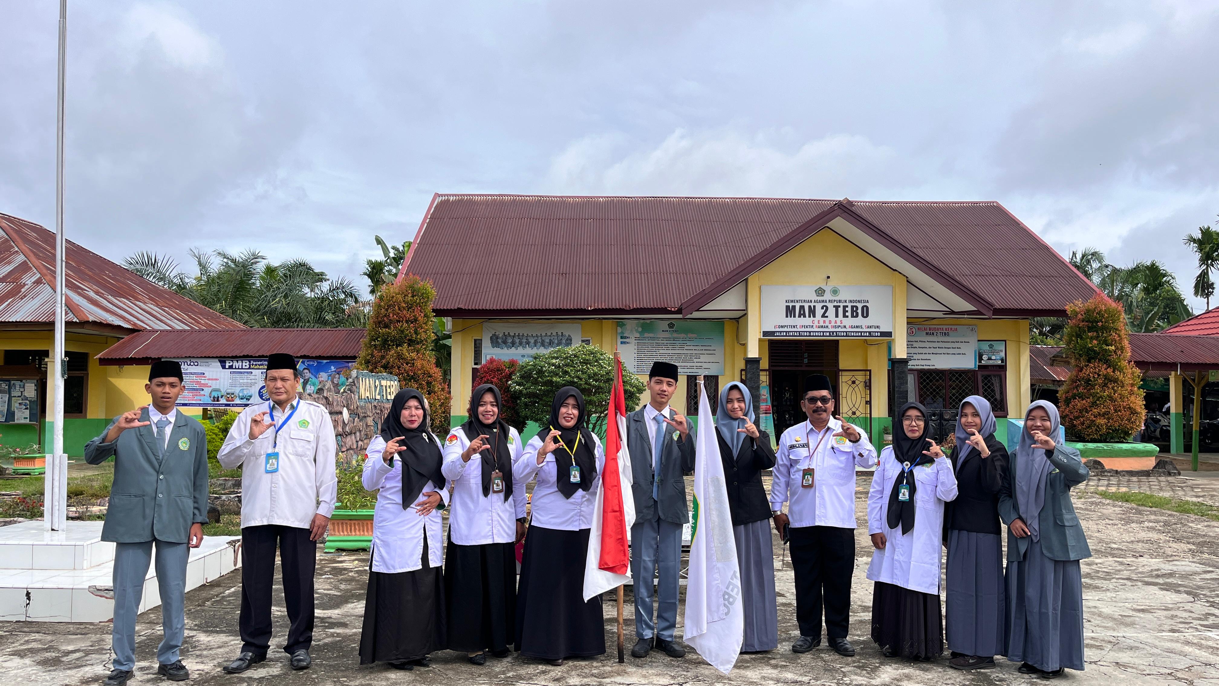 SUKSES PELANTIKAN PENGURUS OSIM DAN MPK MAN 2 TEBO