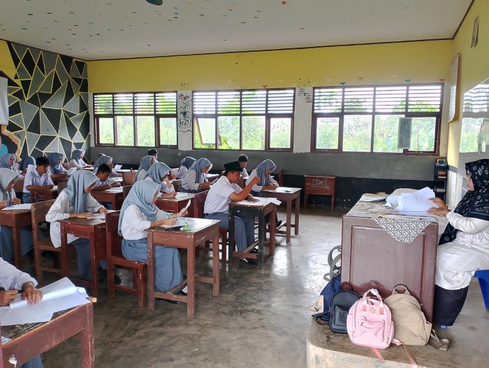Pelaksanaan ASAS Hari Kedua Semester Ganjil T.P 2025/2026 MAN 2 Tebo Berjalan Lancar Dan Kondusif