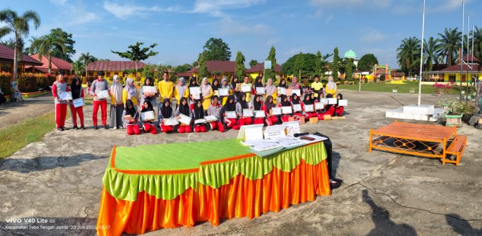 SEMARAK, MAN 2 Tebo Gelar Pembagian Rapor Semester Genap SEMARAK, MAN 2 Tebo Gelar Pembagian Rapor Semester Genap