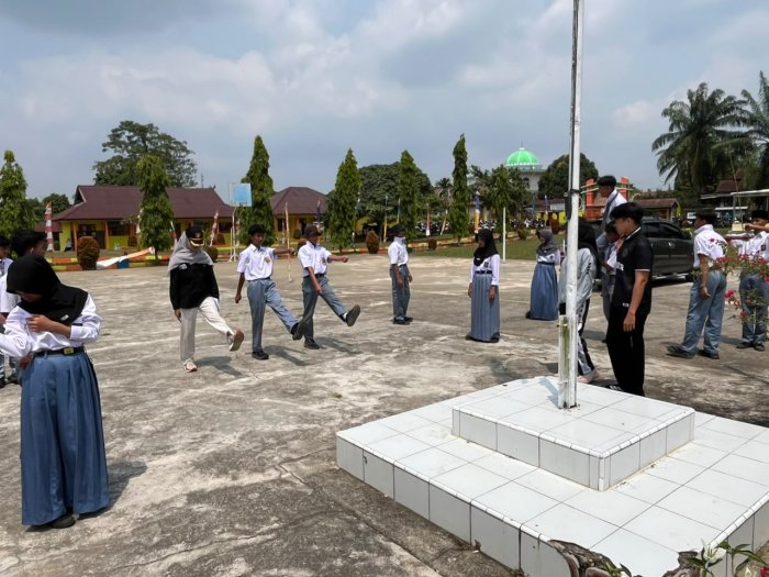 Paskibra MAN 2 Tebo Intensifkan Latihan Jelang HUT RI ke-81 Paskibra MAN 2 Tebo Intensifkan Latihan Jelang HUT RI ke-81