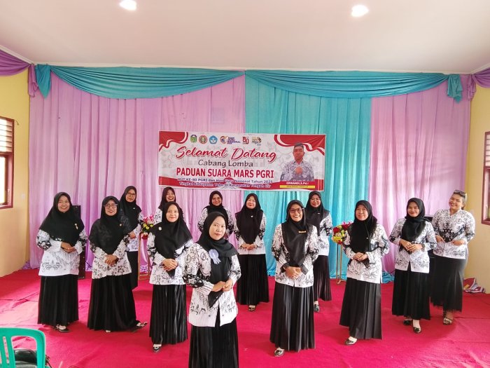 Guru MAN 2 Tebo Ikuti Lomba Mars PGRI di Tengah Ilir Guru MAN 2 Tebo Ikuti Lomba Mars PGRI di Tengah Ilir