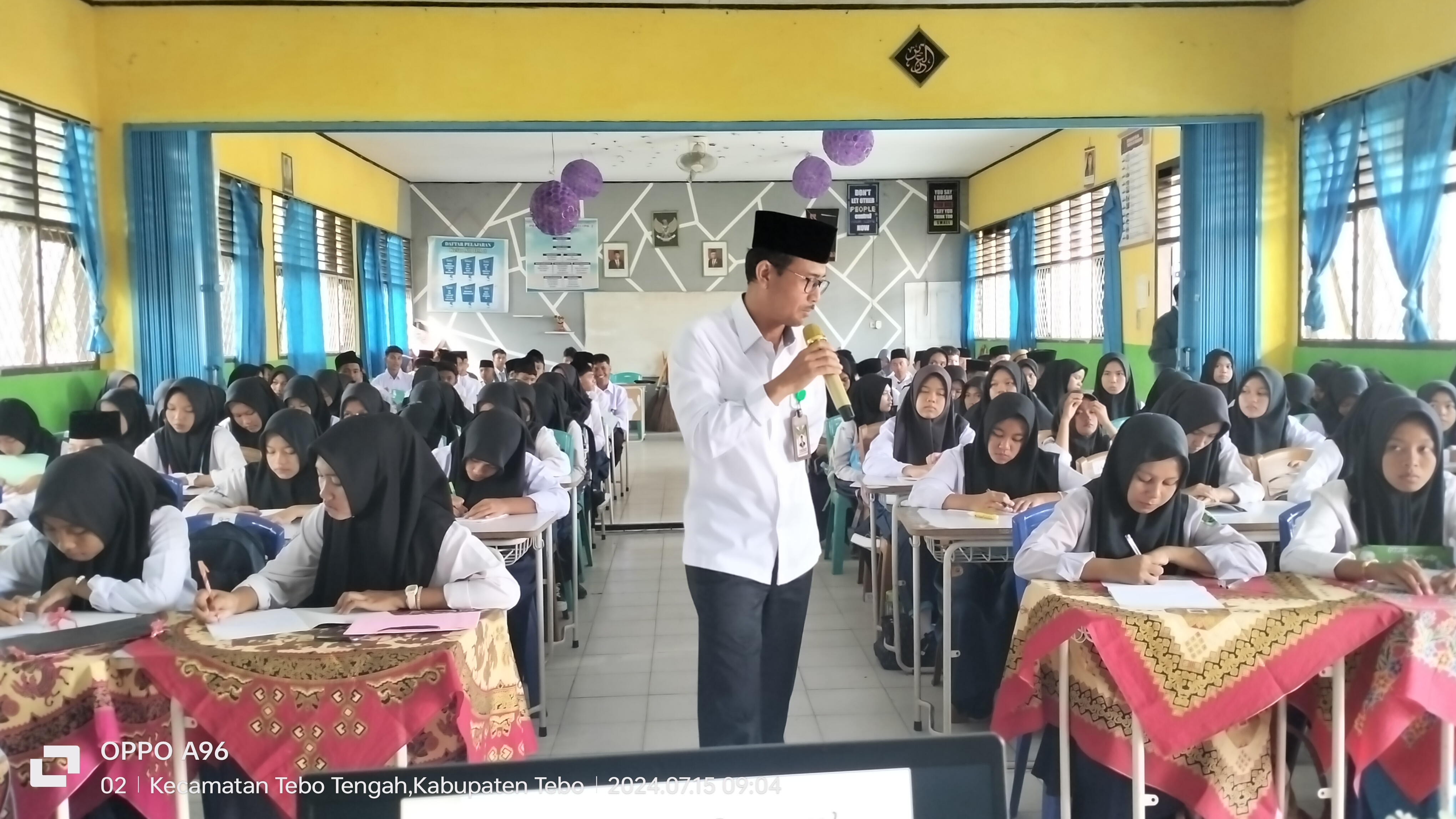 KEPALA KEMENAG TEBO PERKUAT MODERASI BERAGAMA DI MAN 2 TEBO KEPALA KEMENAG TEBO PERKUAT MODERASI BERAGAMA DI MAN 2 TEBO