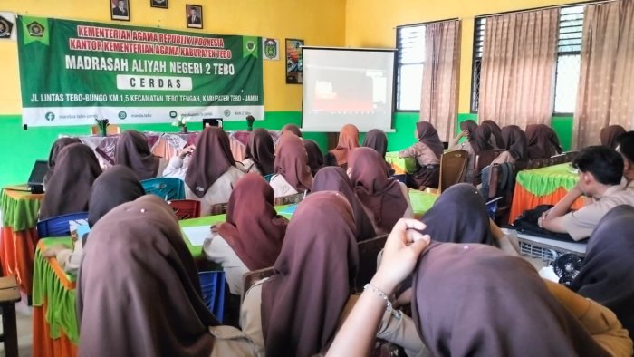Siswa-Siswi Kelas XII MAN 2 Tebo Ikuti Webinar Strategi Lulus PTN dan Sukses TKA dari Dinas Pendidikan Provinsi Jambi