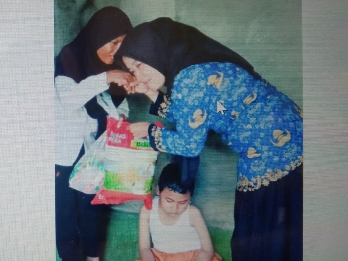 Mardiah,Tenaga Kependidikan MAN 2 Tebo, Laksanakan Kegiatan Berbagi sebagai Wujud Kepedulian Dan Pengabdian