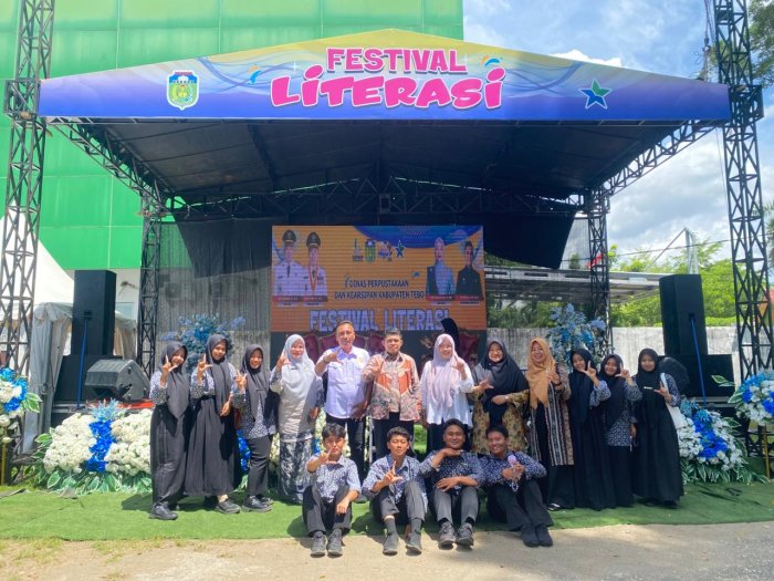 Sepuluh Siswa MAN 2 Tebo Meriahkan Festival Literasi 2025
