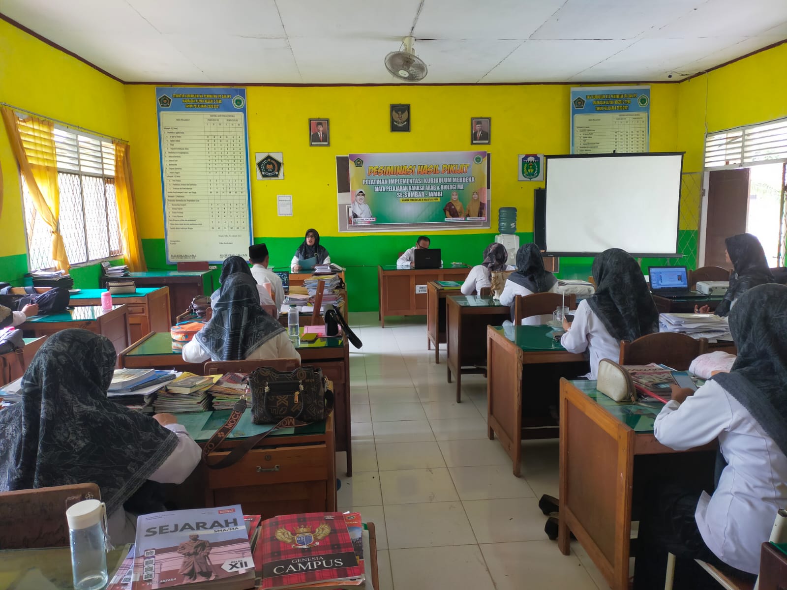 RAPAT TIM PENGEMBANG KURIKULUM OPERASIONAL MADRASAH ( KOM ) MAN 2 TEBO TP. 2024 / 2025 RAPAT TIM PENGEMBANG KURIKULUM OPERASIONAL MADRASAH ( KOM ) MAN 2 TEBO TP. 2024 / 2025