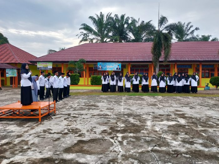Upacara Bendera MAN 2 Tebo Amanat Inspiratif tentang Kunci Sukses Diri Upacara Bendera MAN 2 Tebo Amanat Inspiratif tentang Kunci Sukses Diri