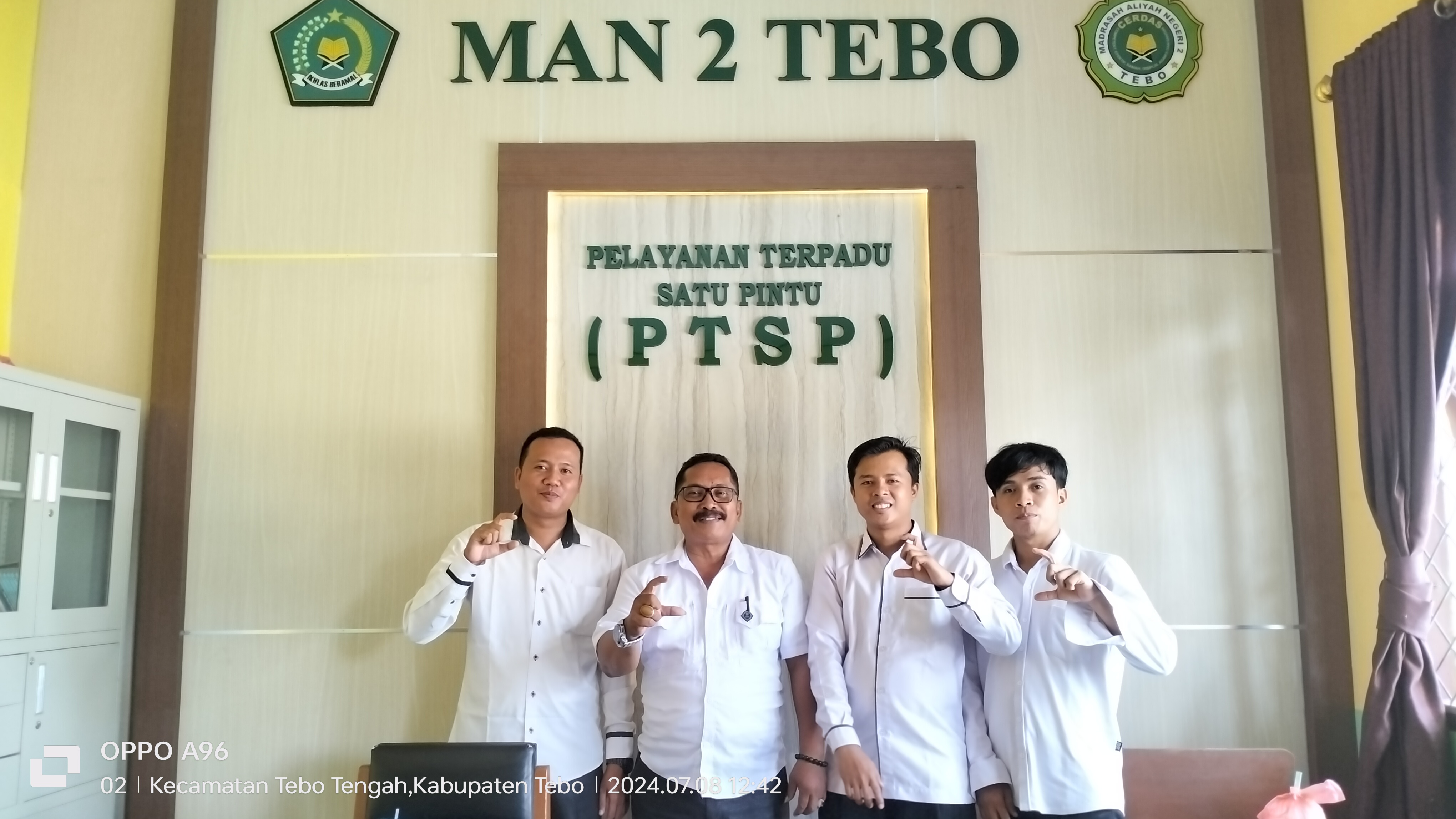 MAN 2 TEBO TINGKATKAN LAYANAN MELALUI PELAYANAN TERPADU SATU PINTU (PTSP) MAN 2 TEBO TINGKATKAN LAYANAN MELALUI PELAYANAN TERPADU SATU PINTU (PTSP)