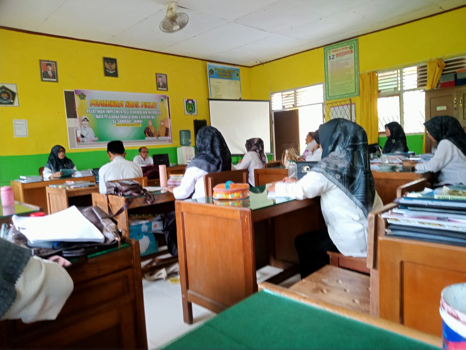 MAN 2 TEBO RAPAT TIM PENGEMBANG KURIKULUM