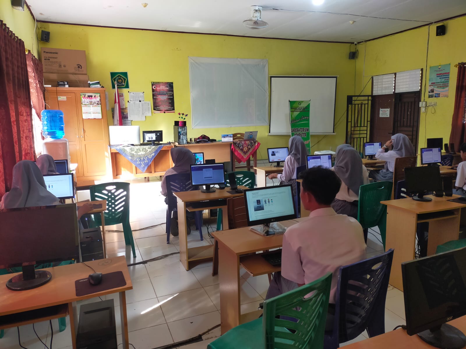 MAN 2 TEBO : HARI KE 2 SIMULASI ANBK