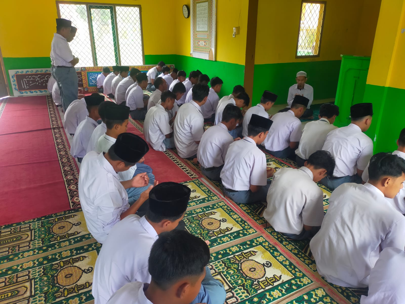 MAN 2 TEBO PEMBIASAAN SHOLAT ZUHUR BERJAMA’AH MAN 2 TEBO PEMBIASAAN SHOLAT ZUHUR BERJAMA’AH