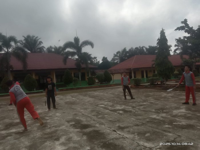 Guru Olah Raga MAN 2 Tebo Terapkan Pembelajaran Olahraga Luar Ruangan untuk Siswa