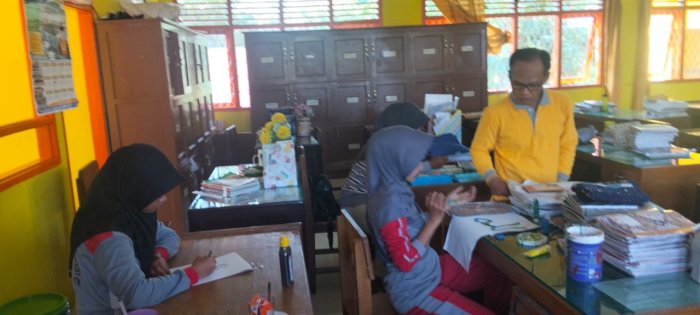 Ekstrakulikuler  Seni Kaligrafi dan Melukis MAN 2 TEBO : Pembinaan Seni Mengasah Bakat Siswa-Siswi