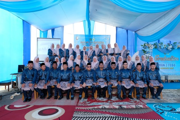 Haflah Akhirussanah dan Tasyakur Kelas 12 MAN 2 Tebo, Angkatan 35 Berlangsung Khidmat dan Penuh Haru Haflah Akhirussanah dan Tasyakur Kelas 12 MAN 2 Tebo, Angkatan 35 Berlangsung Khidmat dan Penuh Haru
