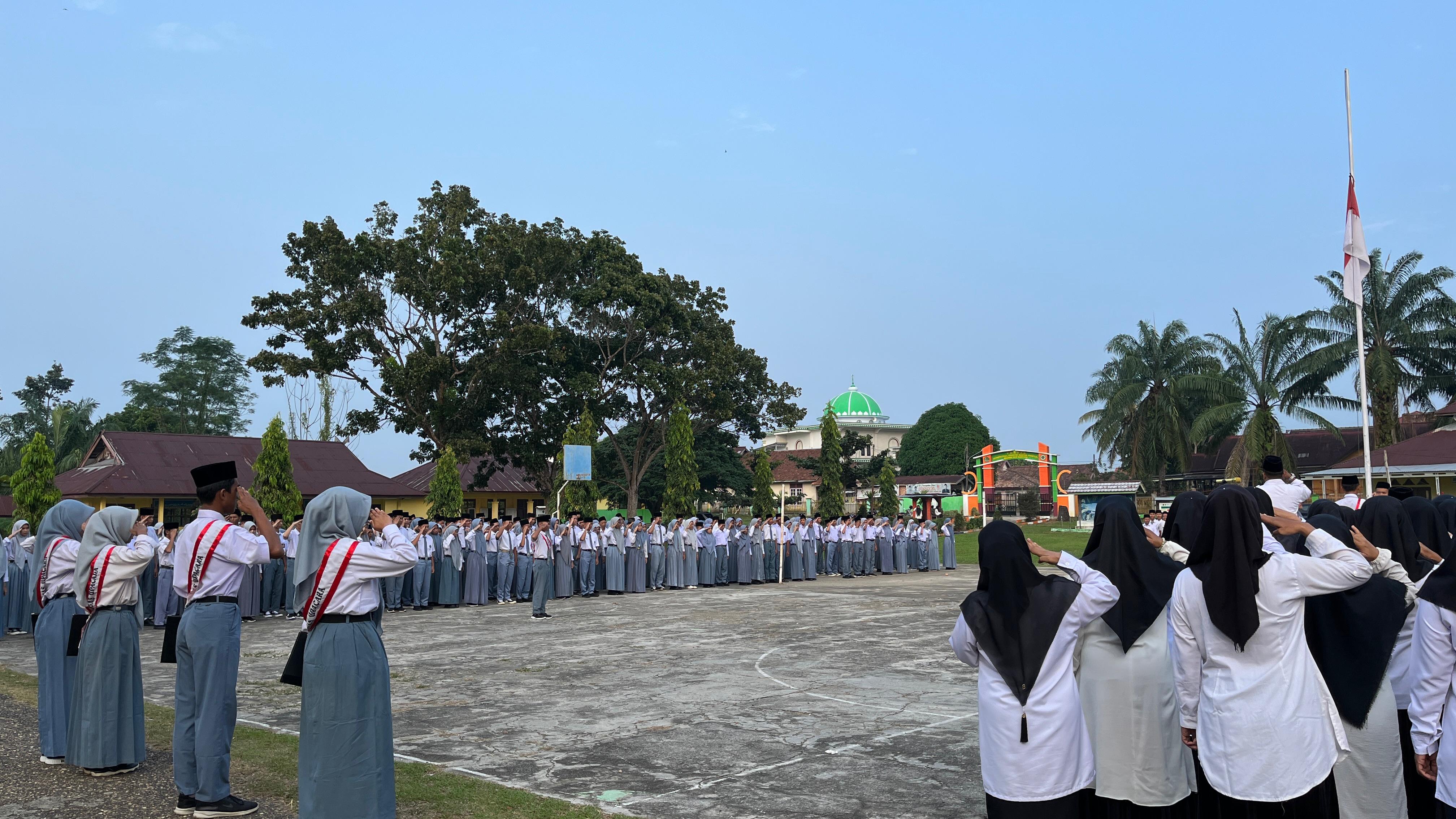 Upacara Bendera Sebagai Wadah Refleksi dan Pembentukan Karakter Siswa Upacara Bendera Sebagai Wadah Refleksi dan Pembentukan Karakter Siswa