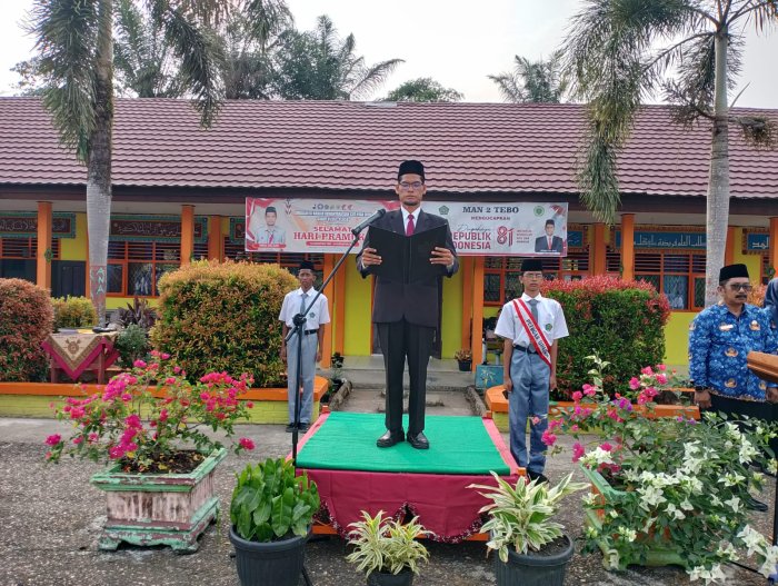 Meriah! Upacara HUT RI ke-81 di MAN 2 Tebo Ditutup dengan Pembagian Hadiah Lomba LKBB dan Pembacaan UUD 1945