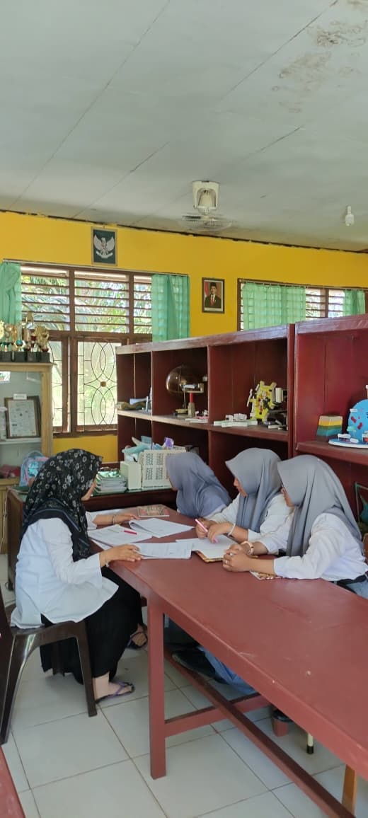 3 ORANG SISWA MAN 2 TEBO SEMANGAT MENGIKUTI BIMBINGAN OMI 3 ORANG SISWA MAN 2 TEBO SEMANGAT MENGIKUTI BIMBINGAN OMI