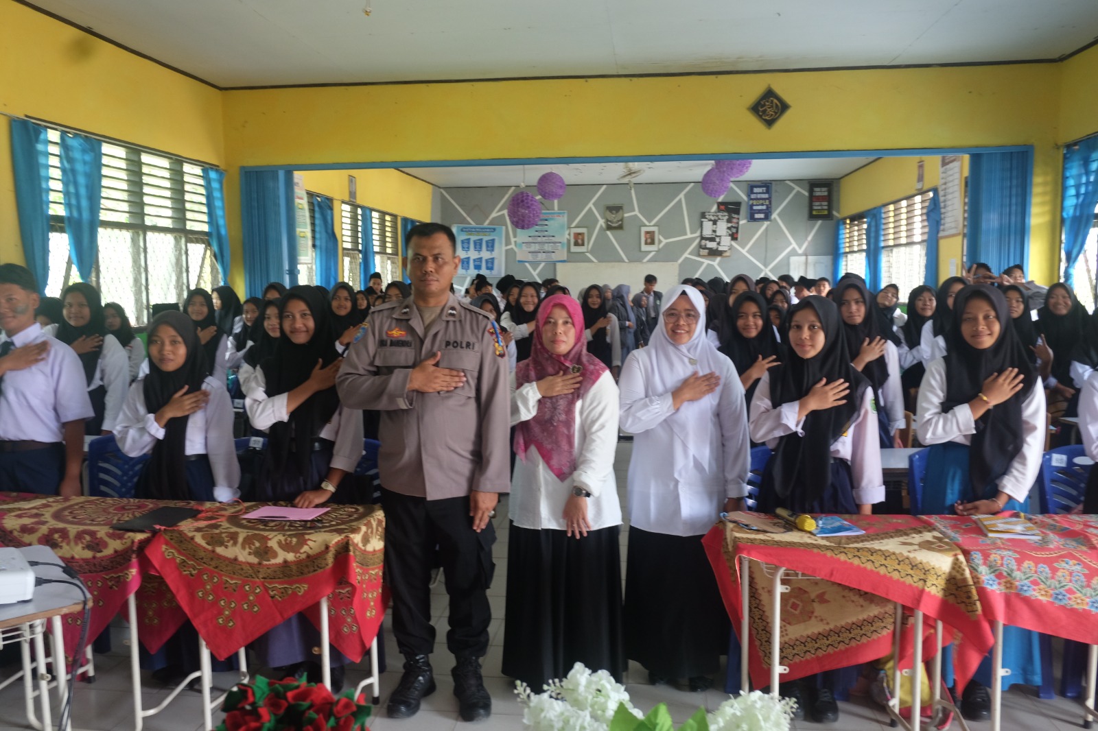 Kanit Polsek Tebo Tengah Berikan Penyuluhan Bahaya Narkoba dan Bullying di MAN 2 Tebo 