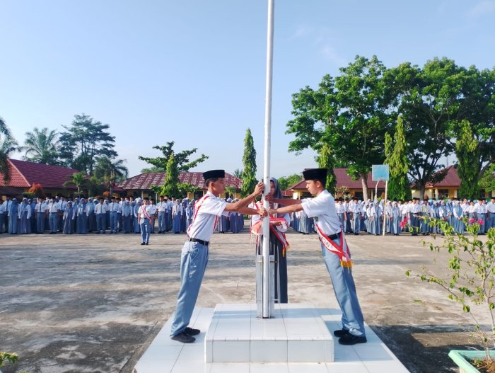 MAN 2 Tebo Upacara Bendera :  Taat Orang Tua, Hormati Guru, dan Jaga Nama Baik Madrasah