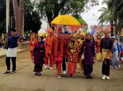 SPEKTAKULER, MAN 2 TEBO MENGIKUTI PAWAI BUDAYA KABUPATEN TEBO PADA HUT RI KE â€“ 80.