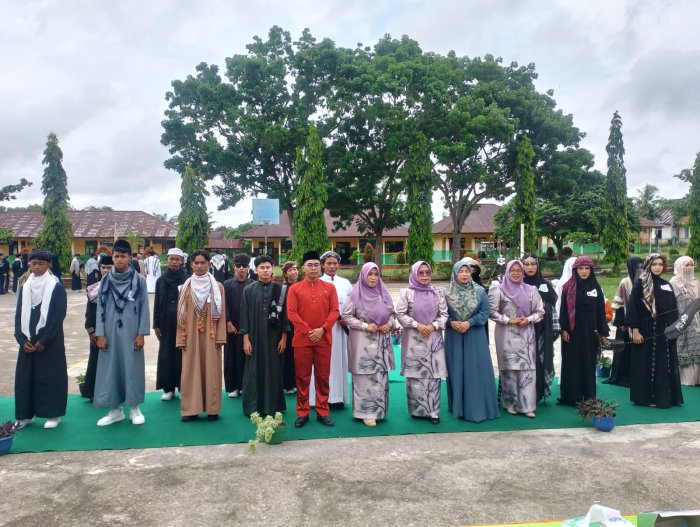 Ketua DWP Kemenag Tebo Juri Lomba Islami MAN 2 Tebo Ketua DWP Kemenag Tebo Juri Lomba Islami MAN 2 Tebo