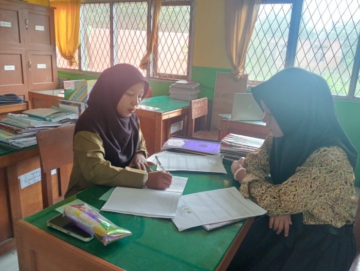 Akilah Fitriyah Siswa MAN 2 Tebo Raih Medali Perak Pada OMI Matematika 