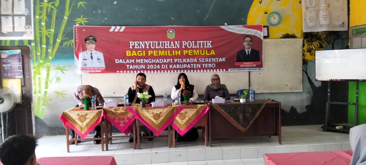 KESBANGPOL TEBO : PENYULUHAN  POLITIK BAGI PEMILIH PEMULA DI MAN 2 TEBO.