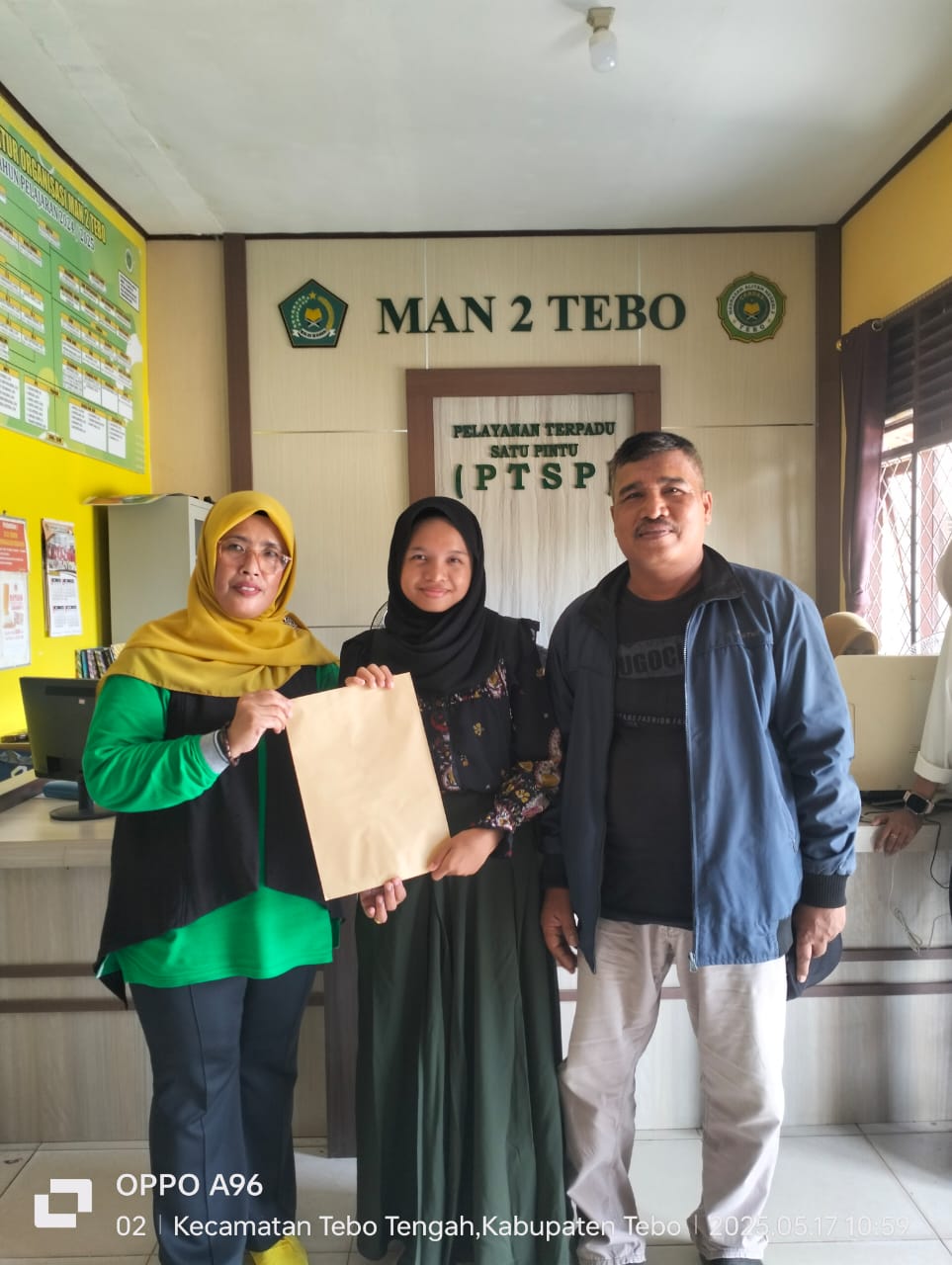 MAN 2 TEBO DISTRIBUSIKAN SURAT KETERANGAN LULUS TAHUN 2025
