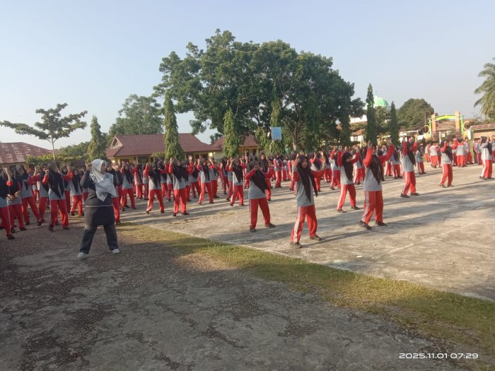 Sabtu Sehat, MAN 2 Tebo Laksanakan Senam Pagi Bersama