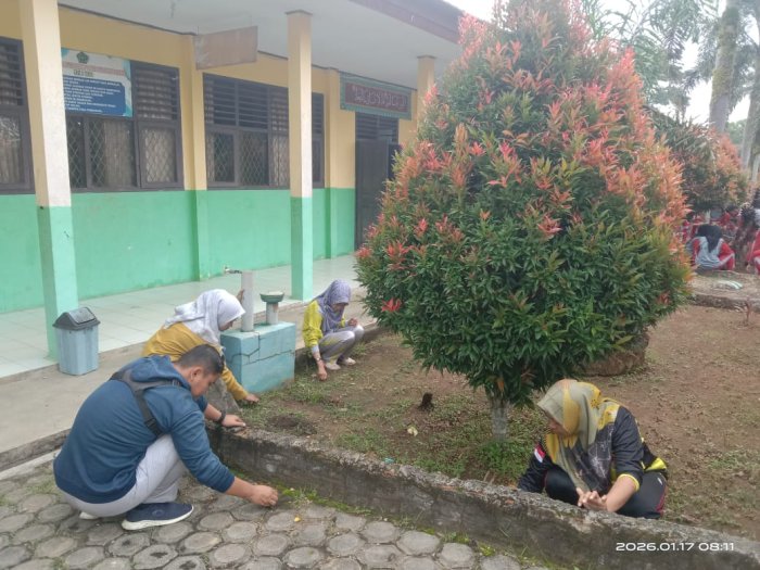 Ciptakan Lingkungan Madrasah Bersih Dan Sehat, MAN 2 Tebo Adakan Aksi Gotong Royong Bersama