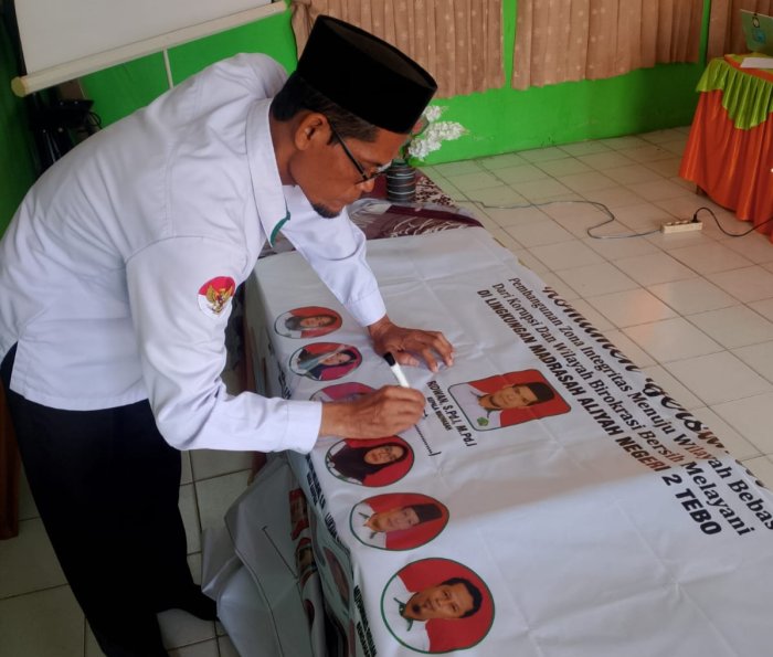 MAN 2 Tebo Gelar Penandatanganan Pakta Integritas dan Komitmen Bersama Pembangunan Zona Integritas (ZI)