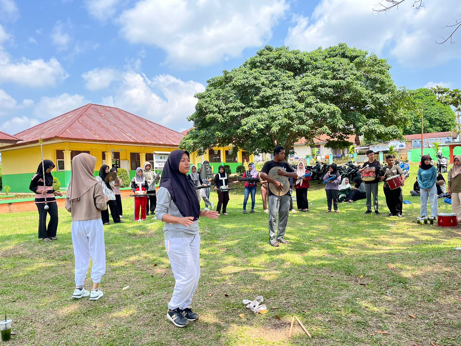 Kembangkan Kreativitas Siswa Melalui Drumband di MAN 2 Tebo 