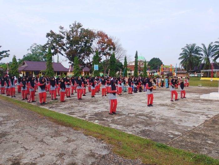 Senam Pagi Rutin di MAN 2 Tebo Tingkatkan Semangat Belajar