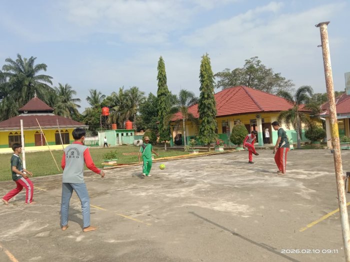 Siswa MAN 2 Tebo Antusias Ikuti Latihan PJOK, Wujudkan Semangat Kerjasama dan Sportivitas
